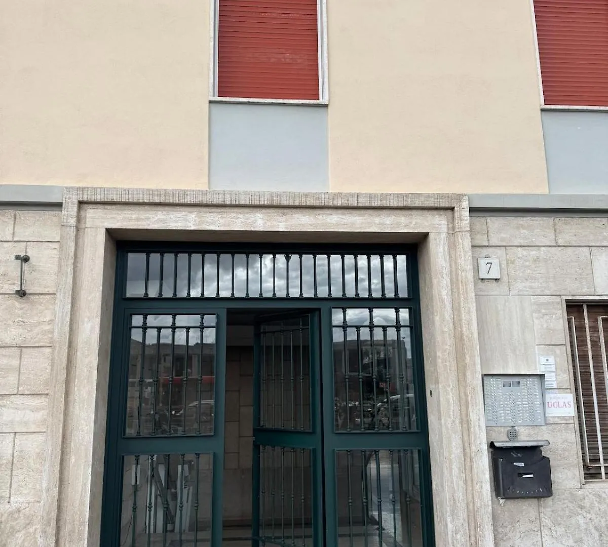 Piramide-Ostiense Two Bedroom Apartment Rome Italy