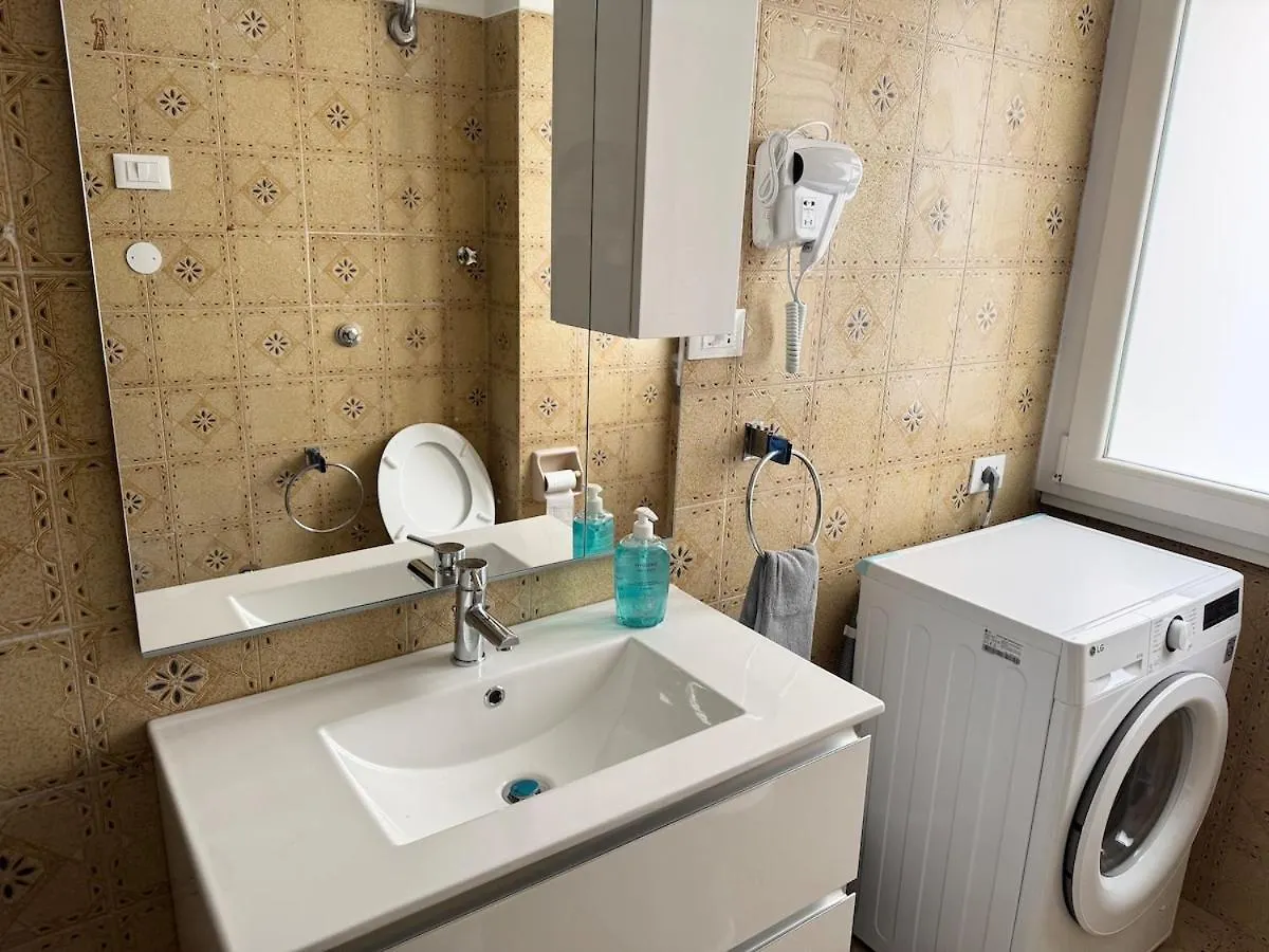 Piramide-Ostiense Two Bedroom Apartment Rome